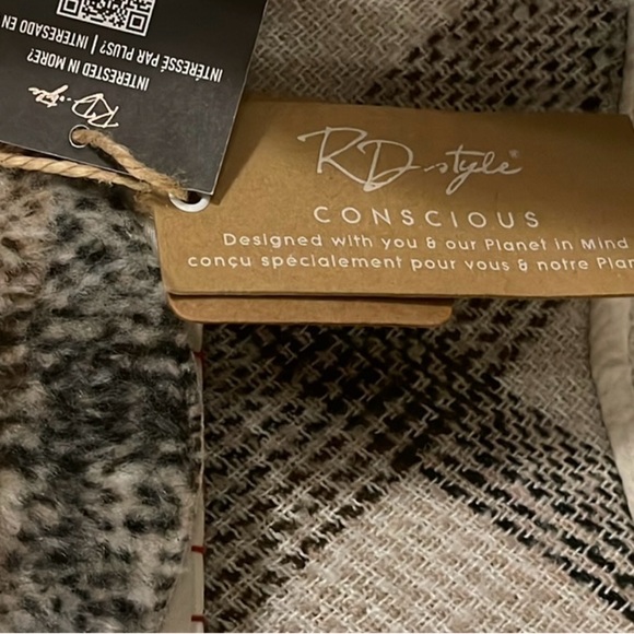 NWT Women’s warm plaid thigh length button down coat-made with recycled fibers. - Picture 3 of 5